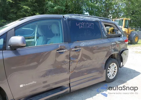 2013 Toyota Sienna Xle V6 8 Passenger z USA, uszkodzony, nr VIN 5TDYK3DC9DS370725